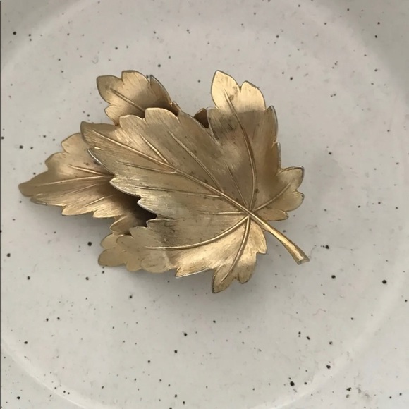 Vintage Double Maple Leaf Gold Tone Brooch - Picture 1 of 10